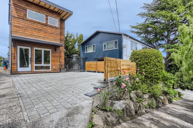 Photo - Unique DADU with heated floors, AC, design...