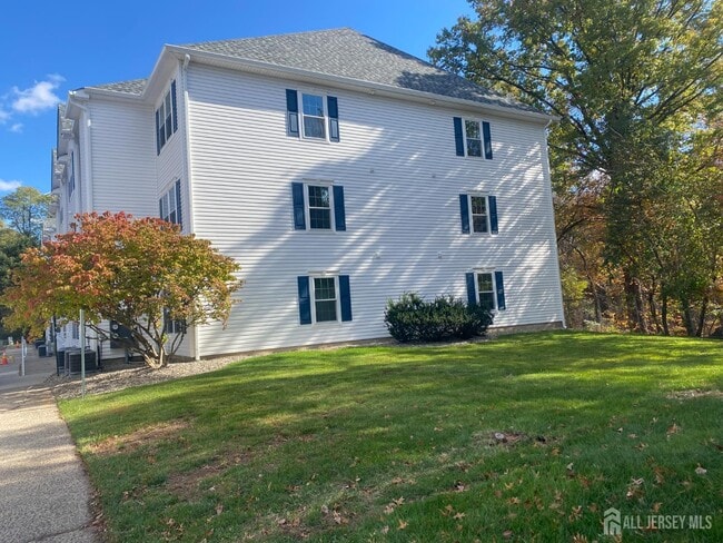 Building Photo - 1221 Waterford Dr Unit 1221