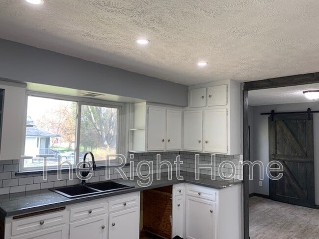 Photo - 5628 S 51st Ave