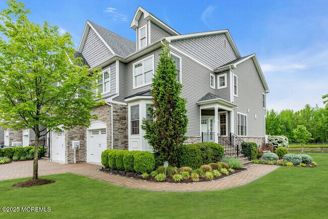 Photo - 47 McCormick Ave N