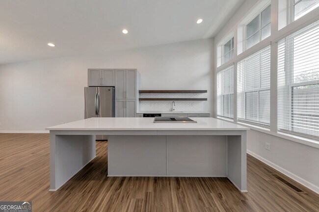 Photo - 910 Brees Ct