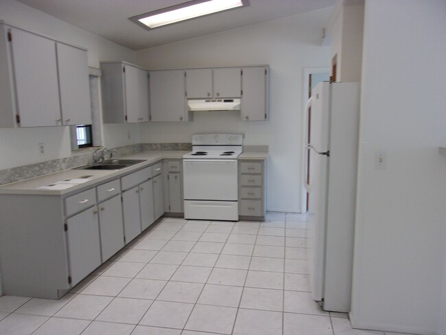 Photo - 2261 Maximilian Ave