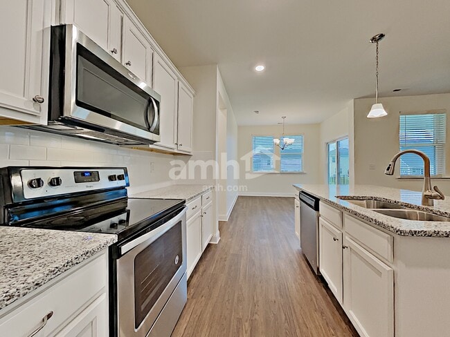 Photo - 112 Samara Ln