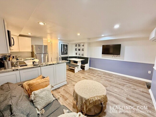 Photo - 127 Adams St NW Unit #B