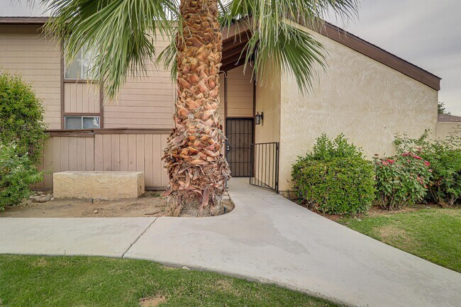 Photo - 5400 Dunsmuir Rd Townhome