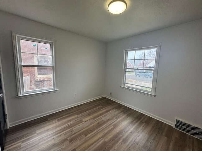 Photo - 16687 Collingham Dr