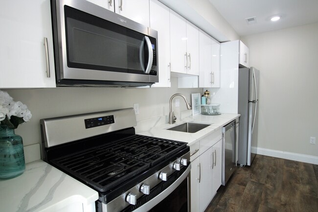 Photo - 59 Strathmore Rd Unit 1