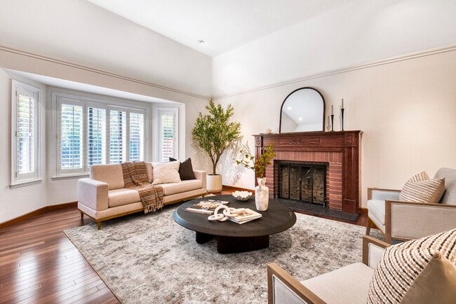 Photo - 8 Racquet Ct