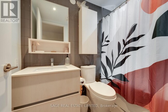 Photo - 377 Madison Ave Unité 316