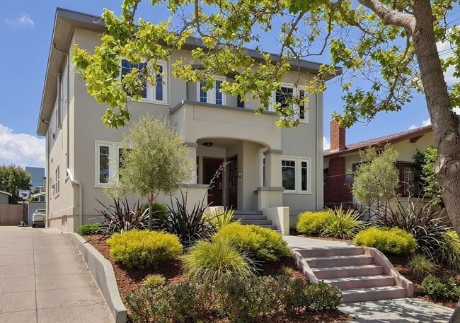 Building Photo - 745 55th St