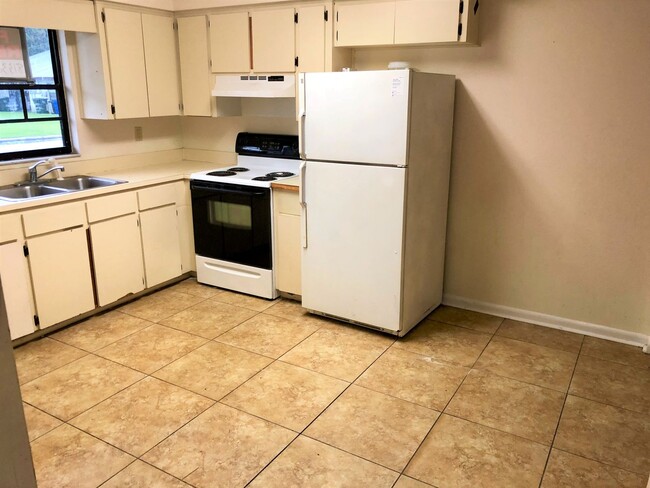 Photo - SPACIOUS 3BR/1.5BA Duplex! Convenient Loca...