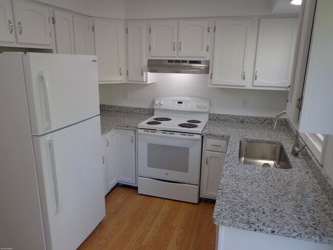 Photo - 83b N High St