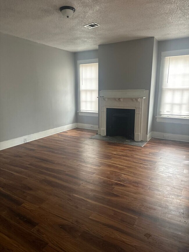 Photo - 3 bedroom 1 bath close to Mercer University!