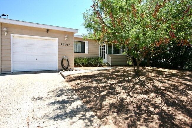 Building Photo - 3Br 1 Ba Country Charmer Rental