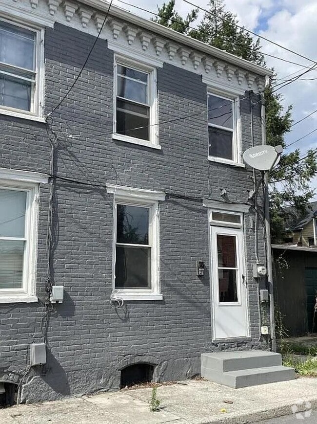 Building Photo - Dickinson Students - 3 Bedroom Available! Rental