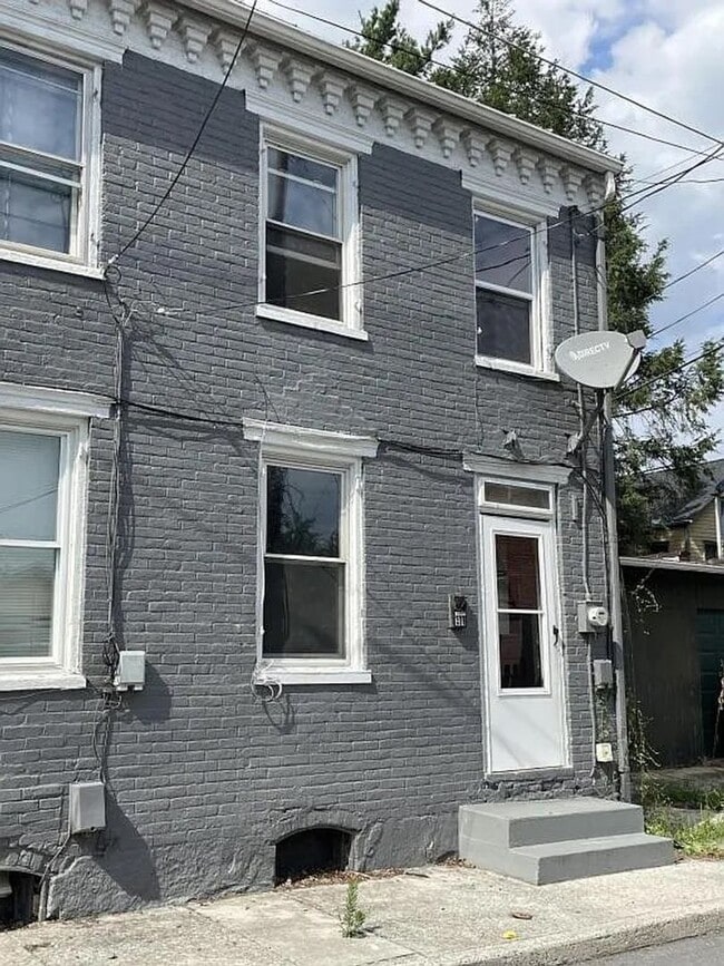 Building Photo - Dickinson Students - 3 Bedroom Available! Rental