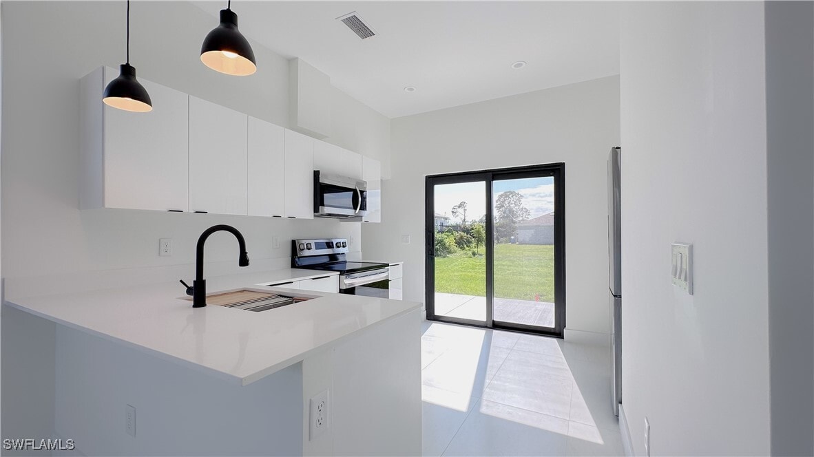 Photo - 714 Chambers St E