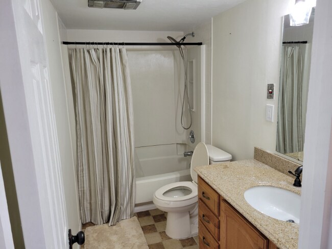 Photo - 4186 Abbey Ct Unit B