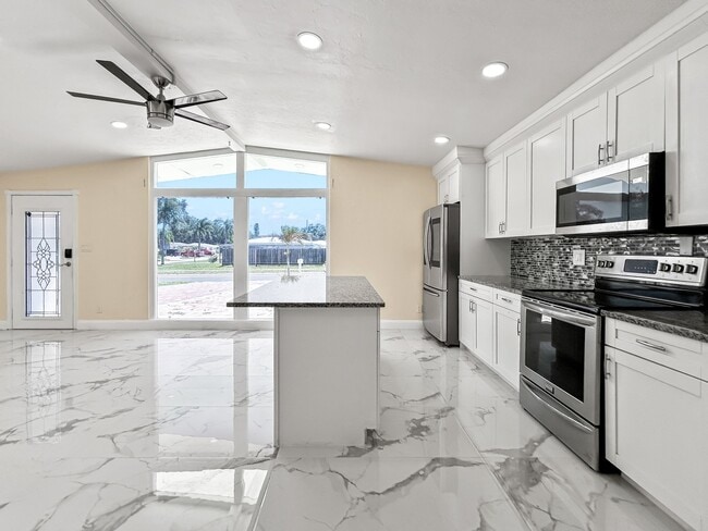 Photo - 3675 Prudence Dr Unit B