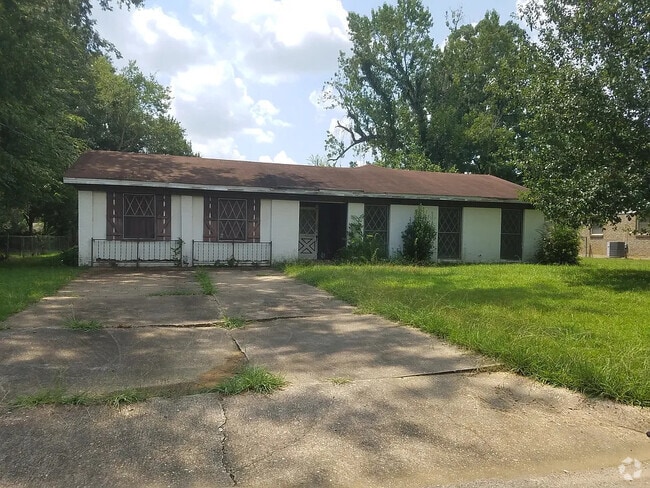 Building Photo - 742 Queensbury Dr Rental