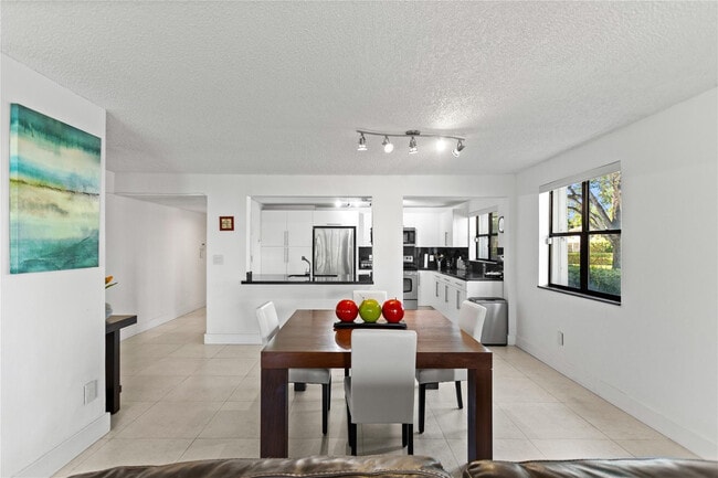 Building Photo - 16051 Blatt Blvd Unit 101