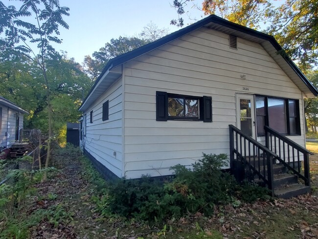 Photo - 2646 Reynolds St