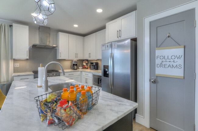 Photo - 106 N 8th St