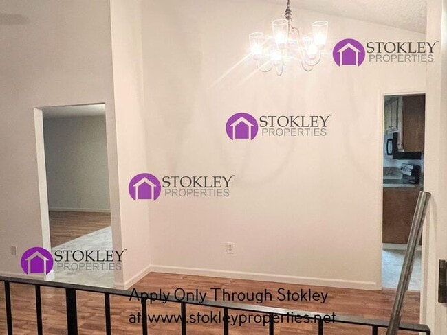 Photo - 580 Heather Pl