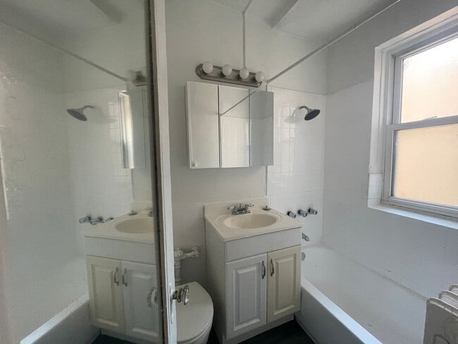 Photo - 424 W Wellington Ave Unit 605q