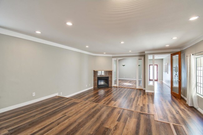 Photo - 695 Washington Blvd