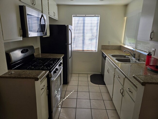 Photo - Lovely Ground Level 1 Bedroom 1 Bathroom In Irvine