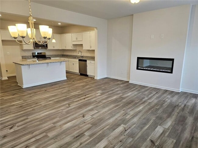 Photo - 256 Dupont Dr