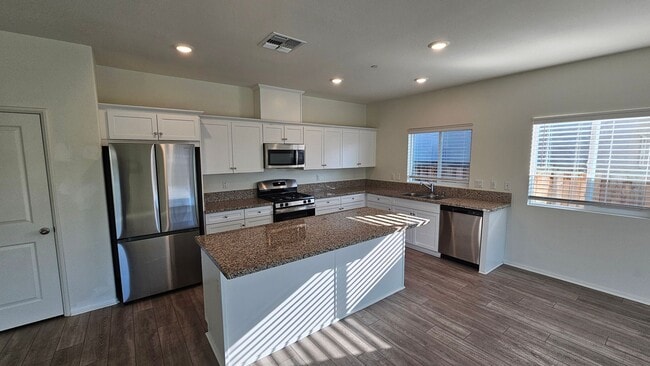 Photo - Modern 4 Bedroom Home in City in the Hills