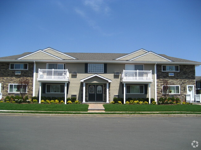 Primary Photo - Fairfield Courtyard At Deer Park Apartments