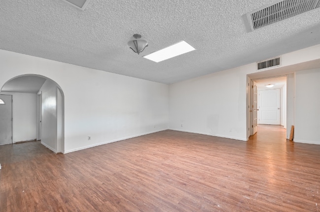 Photo - 3233 N El Tovar Ave