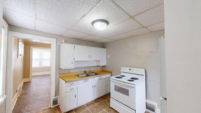 Photo - 413 1/2 W Thayer Ave