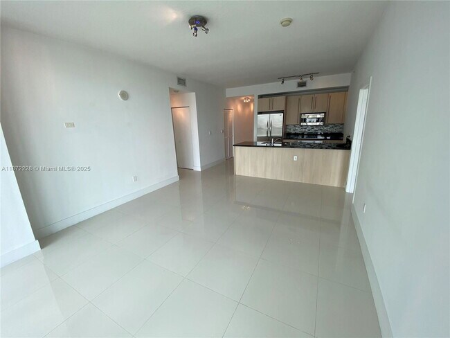 Building Photo - 79 SW 12th St Unit 3810S Rental