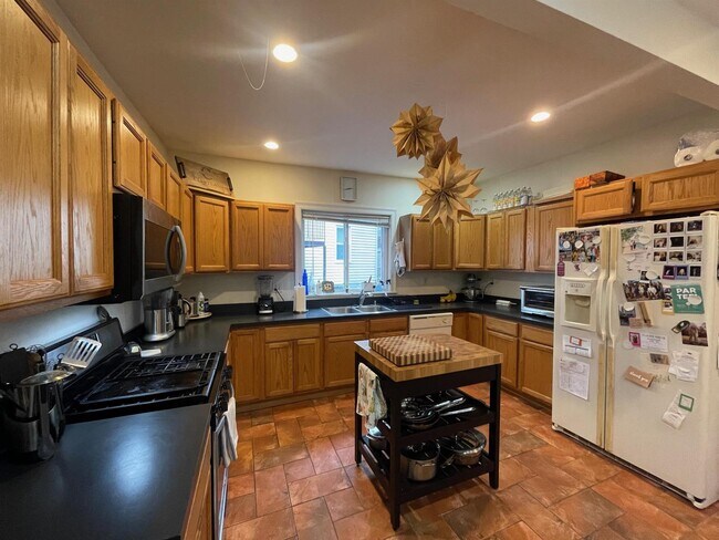 Building Photo - 23 Hall St Unit 1