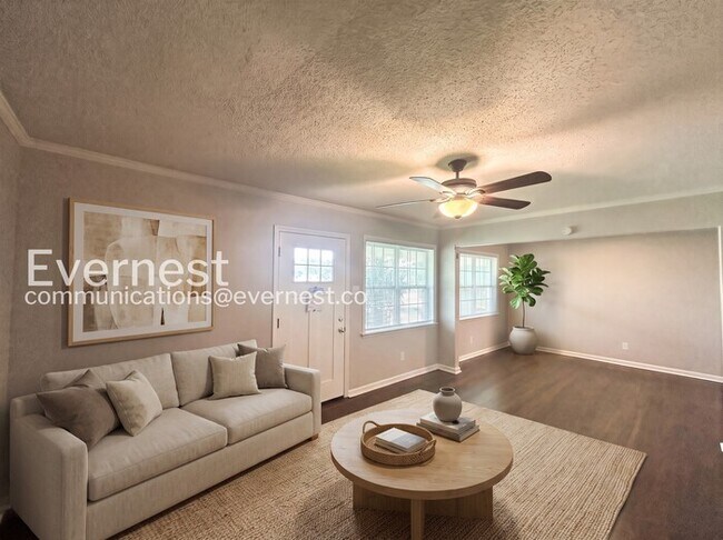 Photo - 3 Bed, 2 Bath Home with Fenced Yard / Pet-Friendly / Available Now!