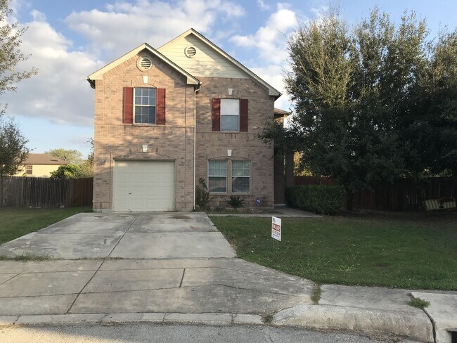 *COMING SOON* Spacious Two-Story Brick Hom... - *COMING SOON* Spacious Two-Story Brick Hom... House