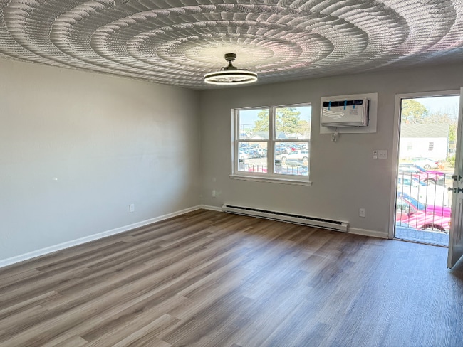 Photo - 717 Guy Ave Unidad B19