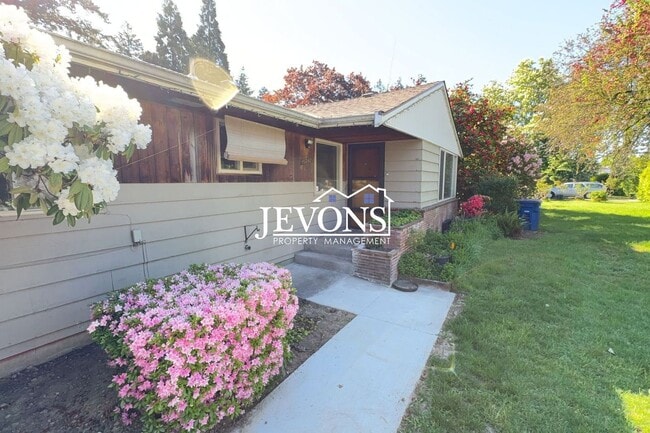 Photo - Available Now! 4-bedroom, 2-bathroom house in SeaTac