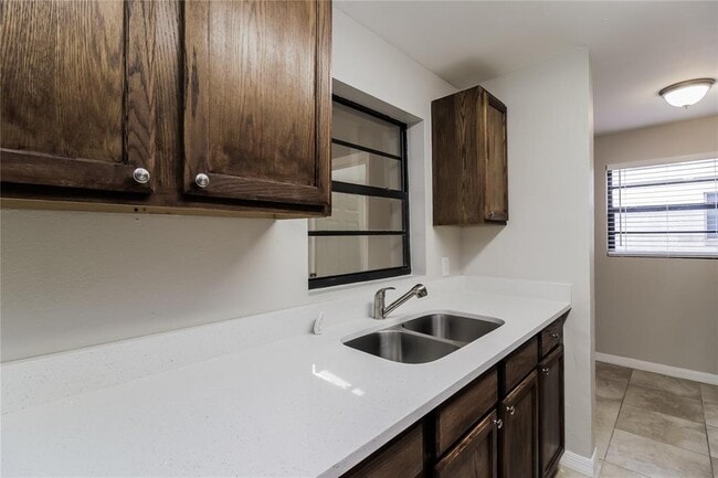 Photo - 1236 Merritt St