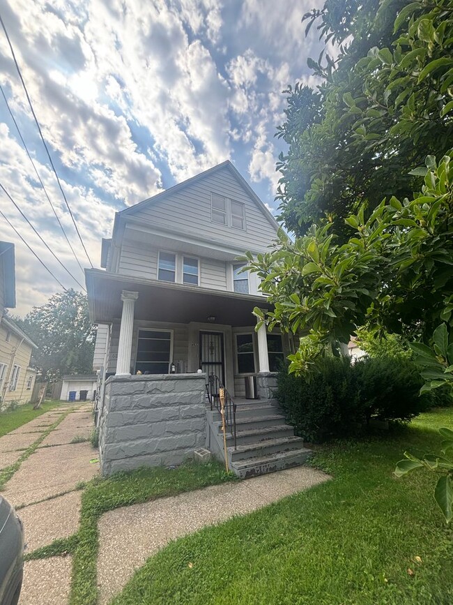 Building Photo - 6822 Fleet Ave Unit DN