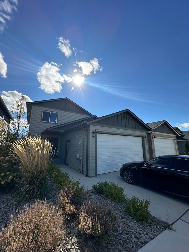 Building Photo - Amazing 3 Bedroom 2.5 Bath Duplex! Rental