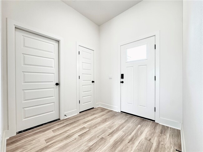 Photo - 569 W Canada Dr