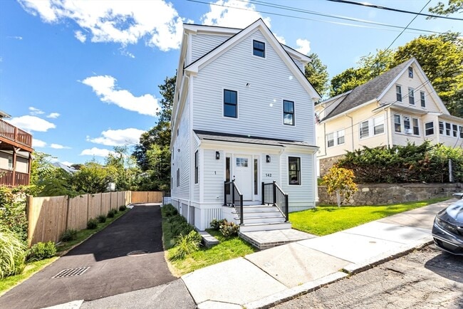 Photo - 142 Birch St