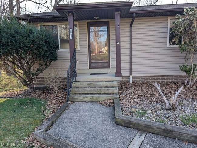 Building Photo - 3792 Baumberger Rd Unit 3796