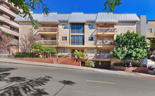 Building Photo - 1734 N Fuller Ave Unit Regency Terrace