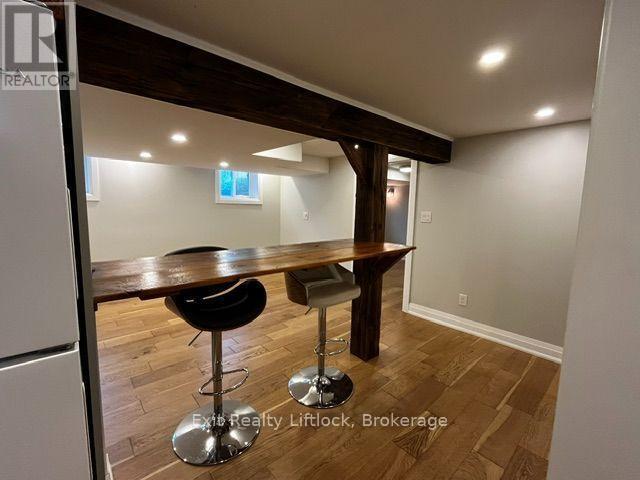 Photo - 450 Weller St